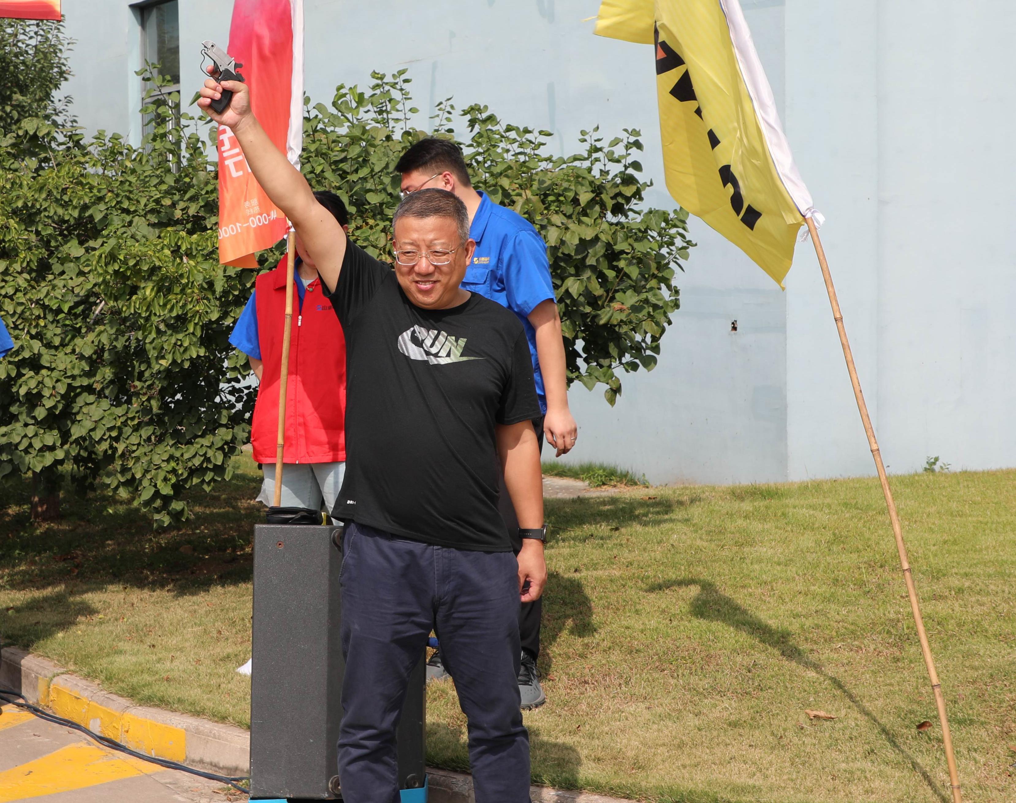 飞总发令.jpg 飞总发令.jpg