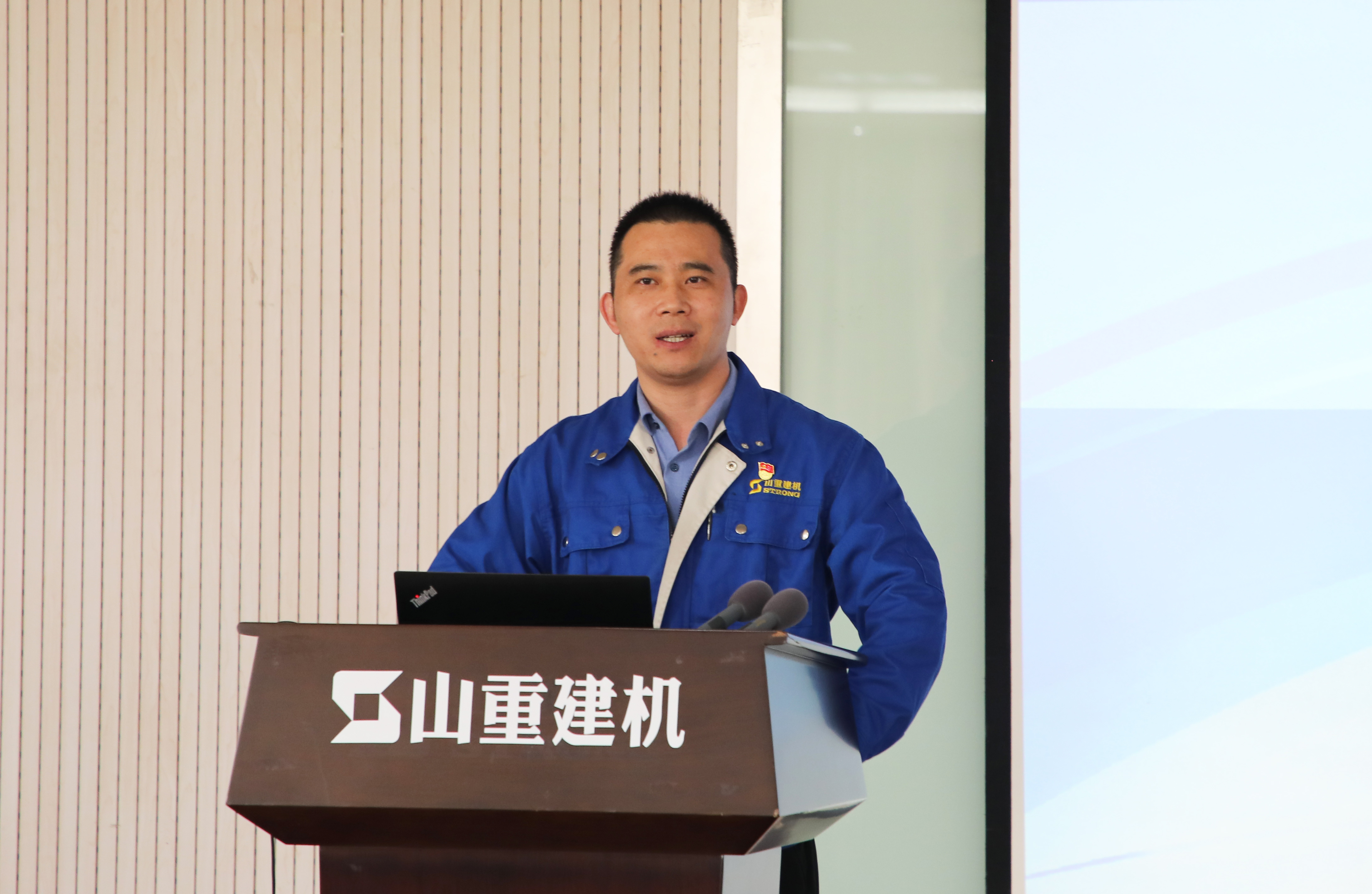 ��˾�ٿ��조���ˡ������Ͷ���Ů����̸�����������ɽ���