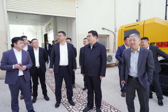 �����յ�ɳ�ء��������г�һ�ߵ���